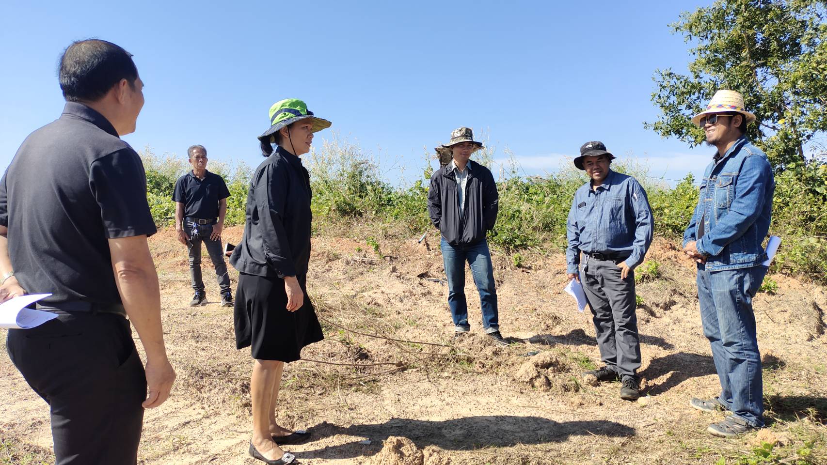 title - ปทจ.กระบี่ พร้อมเจ้าหน้าที่ที่เกี่ยวข้องลงพื้นที่ติดตามความก้าวหน้าการดำเนินงานโครงสร้างพื้นฐานในพื้นที่ คทช.แปลงตำบลกระบี่น้อย